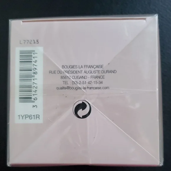 Viktor & Rolf Flowerbomb Pink Scented Candle - Picture 2 of 6